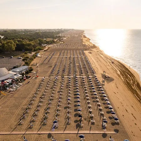 Apartamento Poolside Garden Retreat *