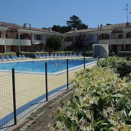 Apartamento Poolside Garden Retreat *