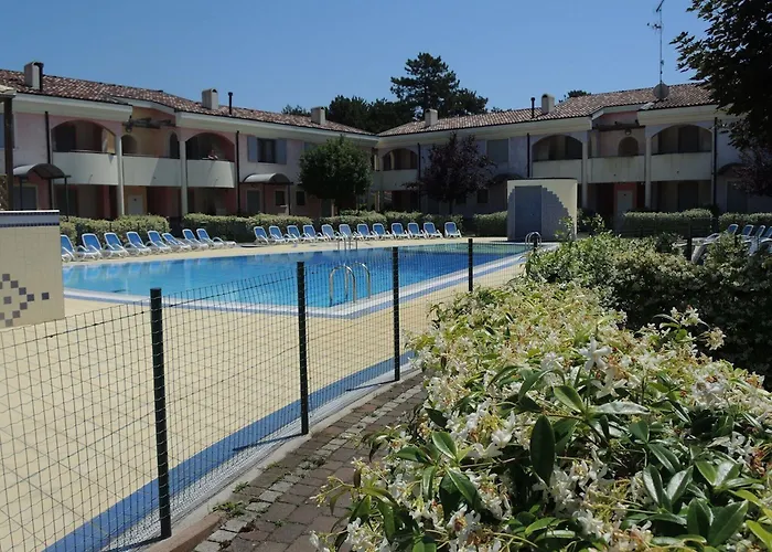 Apartament Poolside Garden Retreat *