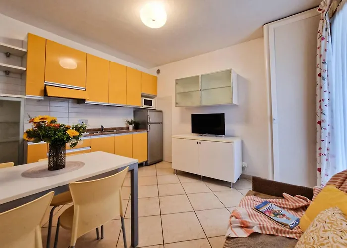 Poolside Garden Retreat *