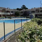 Appartement Poolside Garden Retreat *