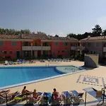 Poolside Garden Retreat Appartement