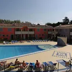 Lägenhet Poolside Garden Retreat *