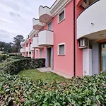 Poolside Garden Retreat Lägenhet Bibione