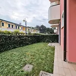 Poolside Garden Retreat Daire Bibione