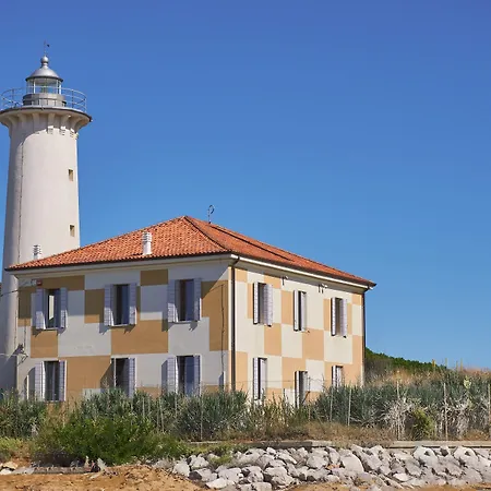 Poolside Garden Retreat Apartment