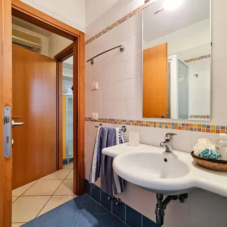 Lejlighed Poolside Garden Retreat