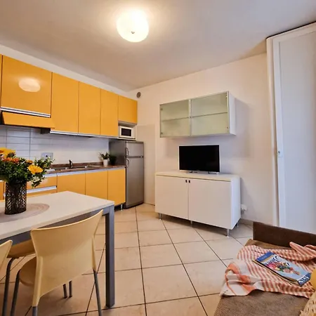 Poolside Garden Retreat *