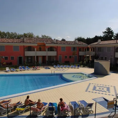 Διαμέρισμα Poolside Garden Retreat *