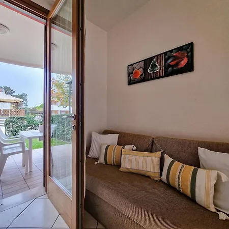 Poolside Garden Retreat Διαμέρισμα