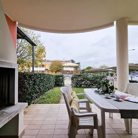 Poolside Garden Retreat Apartment Bibione