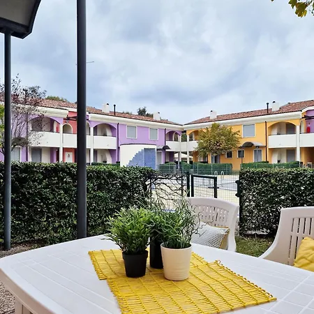 Poolside Garden Retreat * Μπιμπιόνε