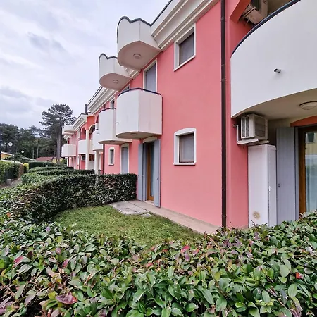 Poolside Garden Retreat Διαμέρισμα Μπιμπιόνε