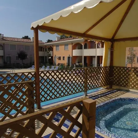 Poolside Garden Retreat Διαμέρισμα *