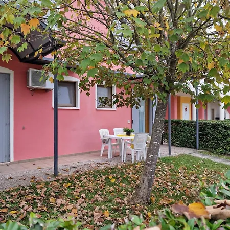 Poolside Garden Retreat * Μπιμπιόνε