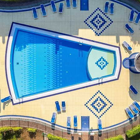 Poolside Garden Retreat * Μπιμπιόνε