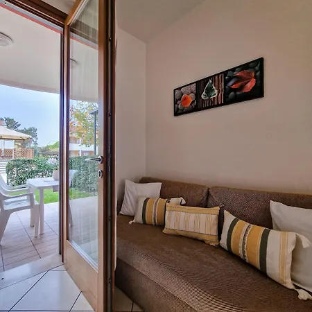 Poolside Garden Retreat * Μπιμπιόνε