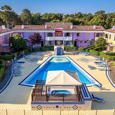 Διαμέρισμα Poolside Garden Retreat