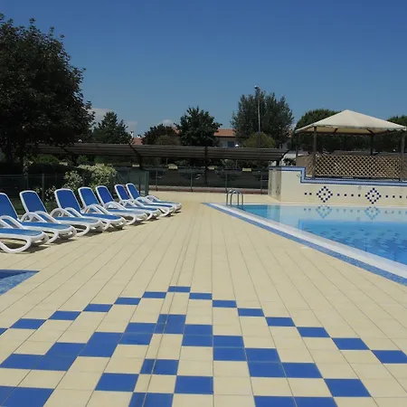 Poolside Garden Retreat Διαμέρισμα *