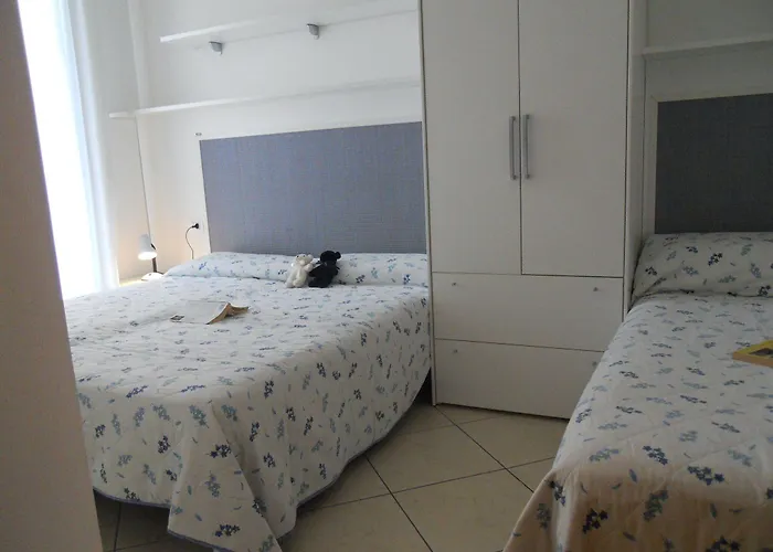 Appartement Poolside Garden Retreat