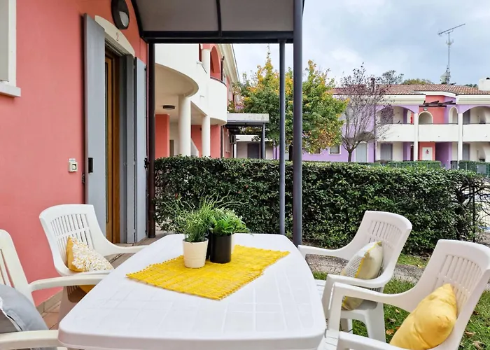 Poolside Garden Retreat * Bibione