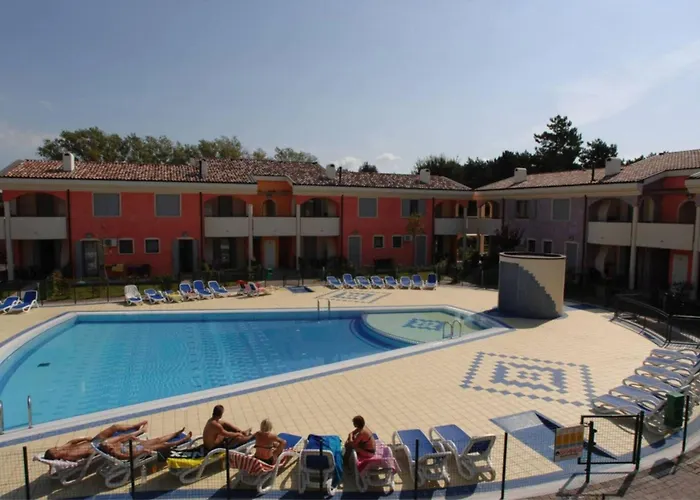 Poolside Garden Retreat Appartement