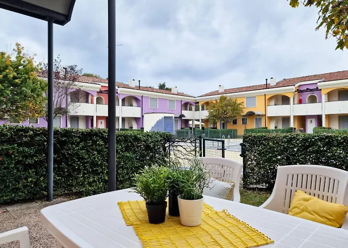 Appartement Poolside Garden Retreat